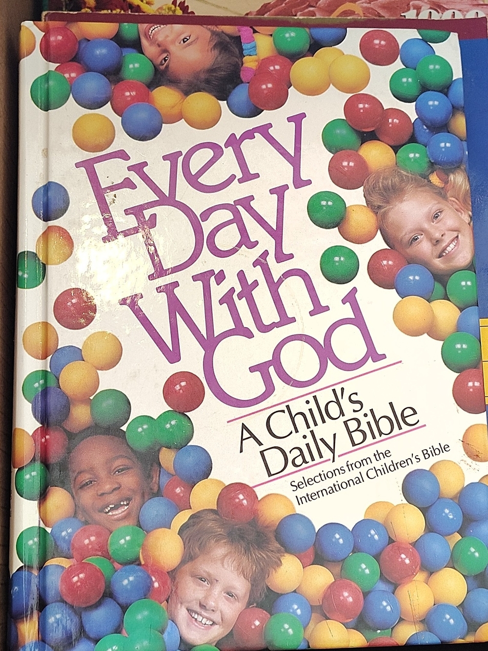 Every Day With God A Child's Daily Bible - Multicolor